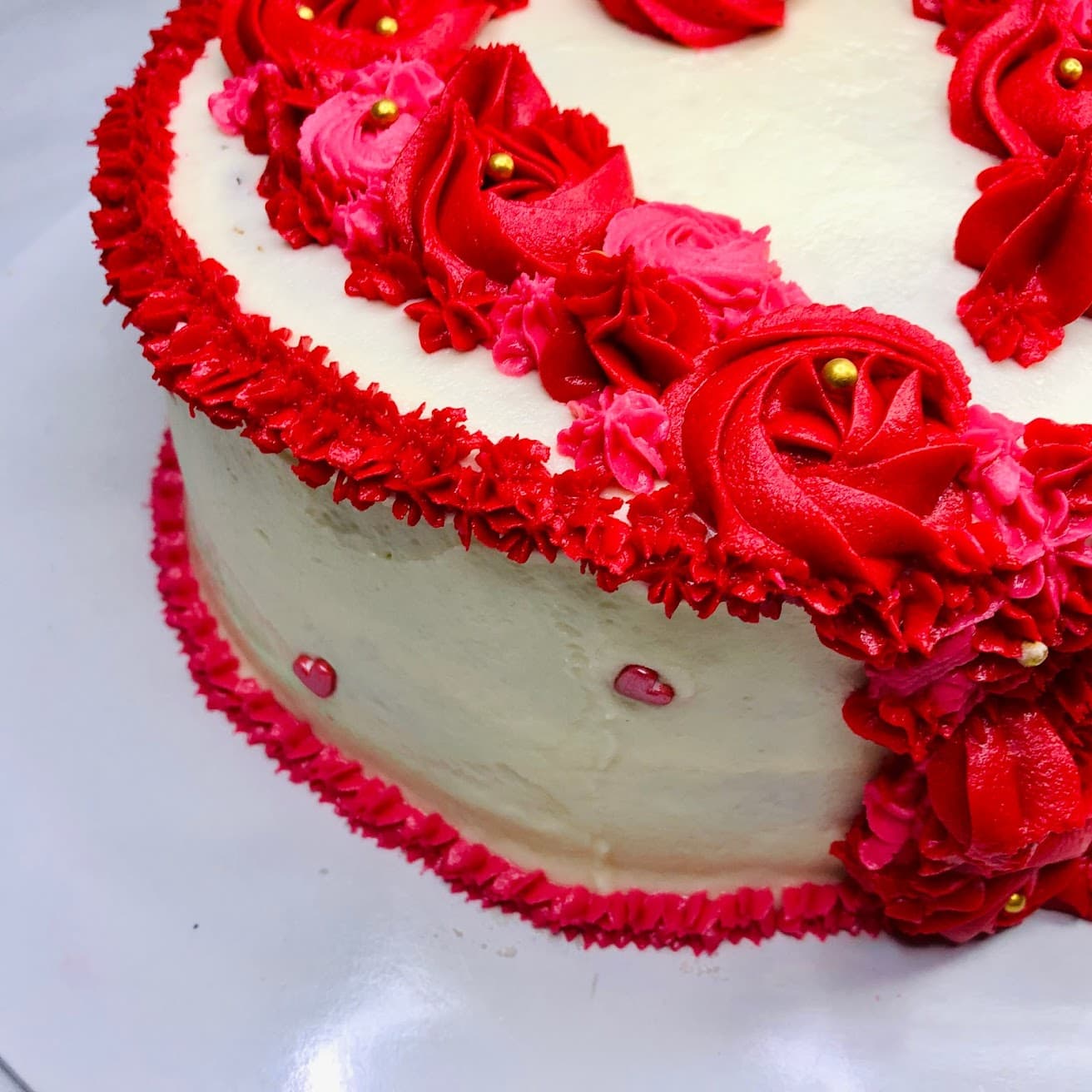 Red Love themed cake for anniversary or oldies — image 6