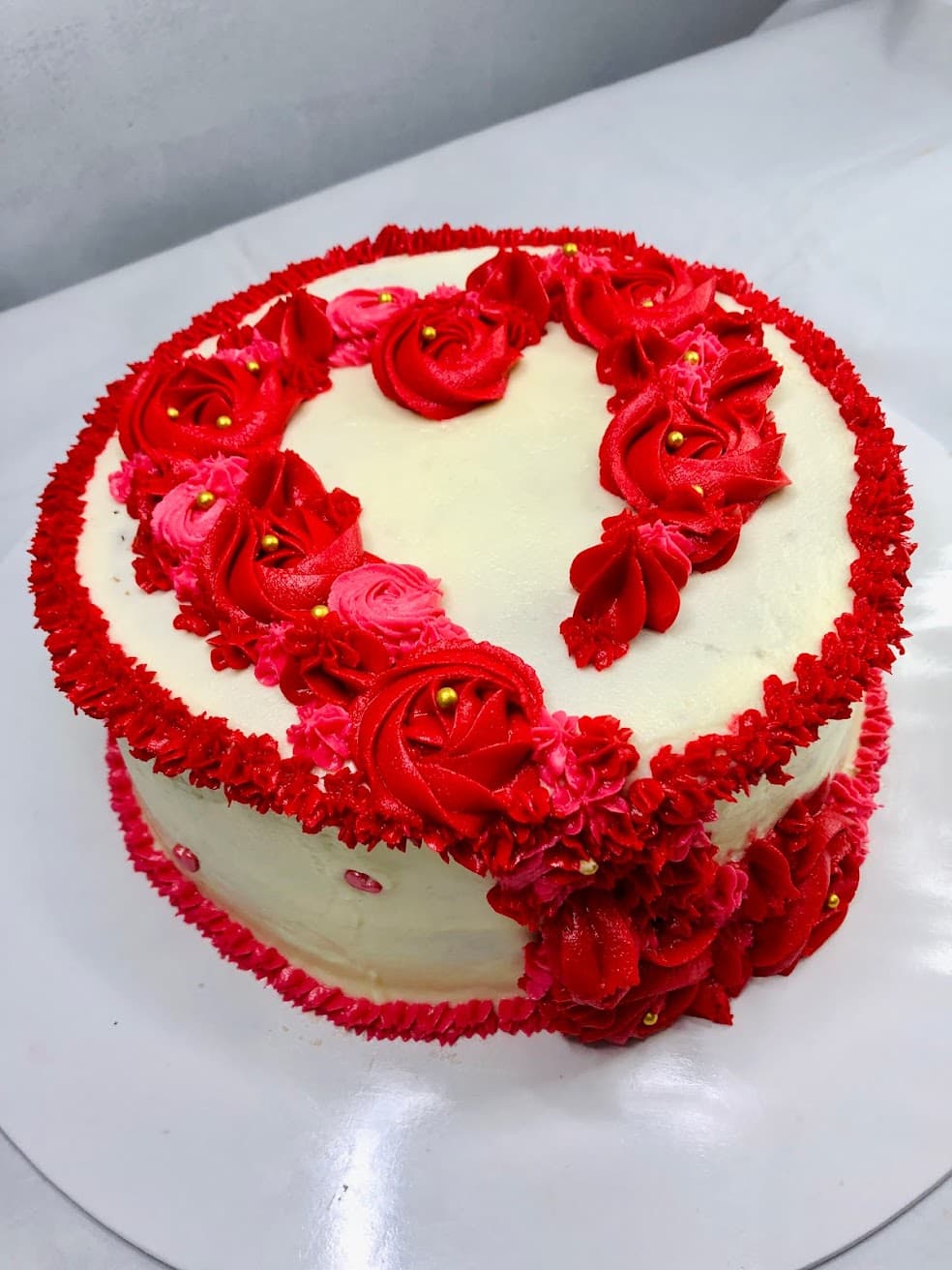 Red Love themed cake for anniversary or oldies — image 2