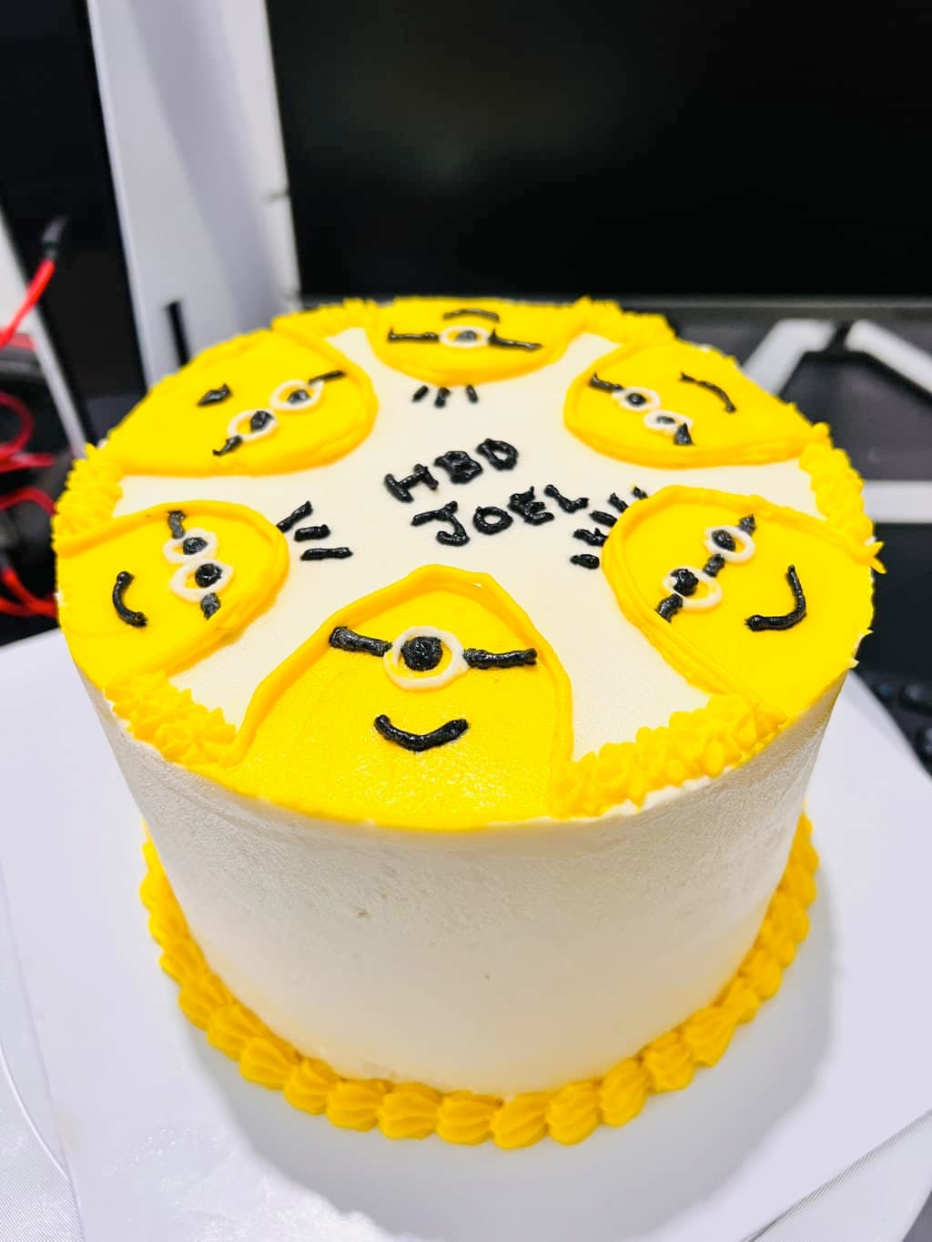 Yellow Minion Cake — image 6