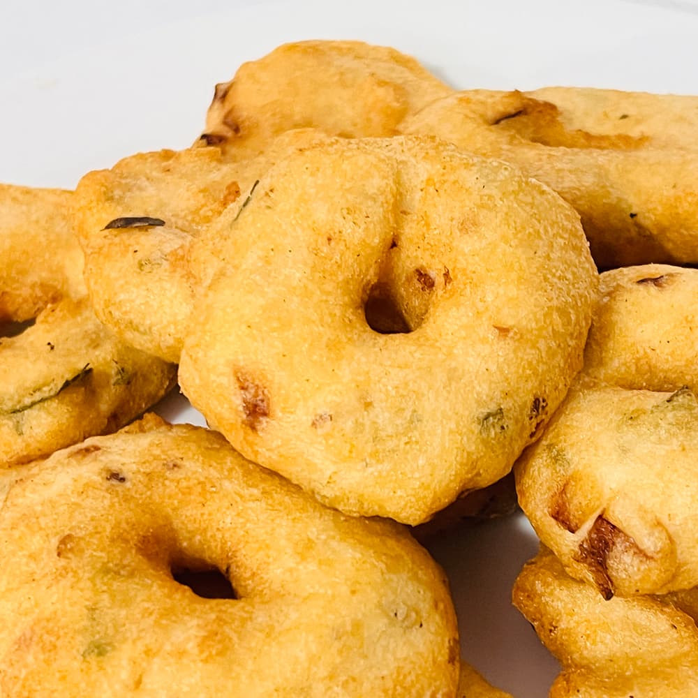 Fresh golden medhu vada short eats — image 3