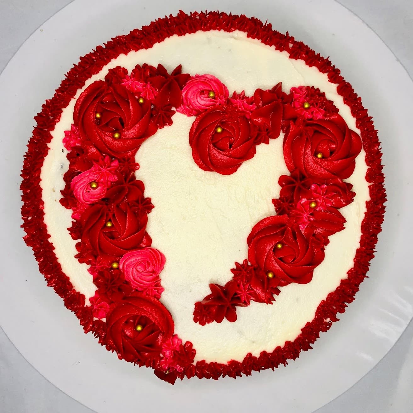 Red Love themed cake for anniversary or oldies — image 3