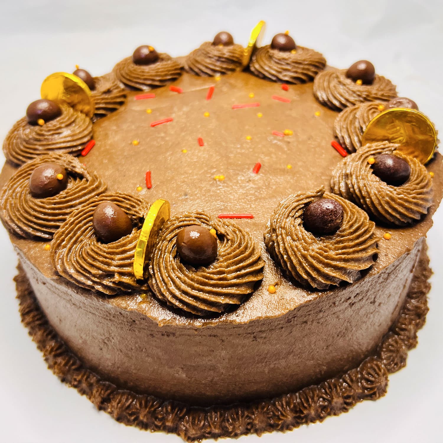 Minimal Chocolate Birthday Cake for Mom
