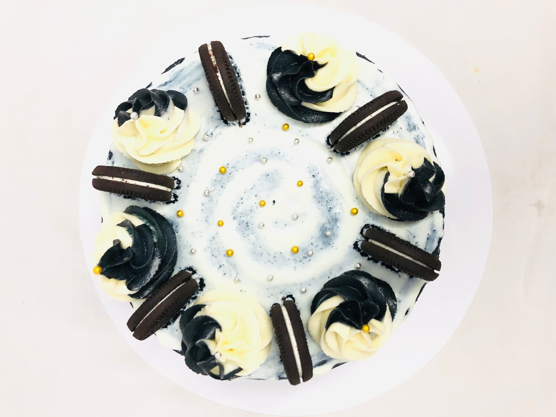 Black Cake with Black Sandwich Cookies — image 3