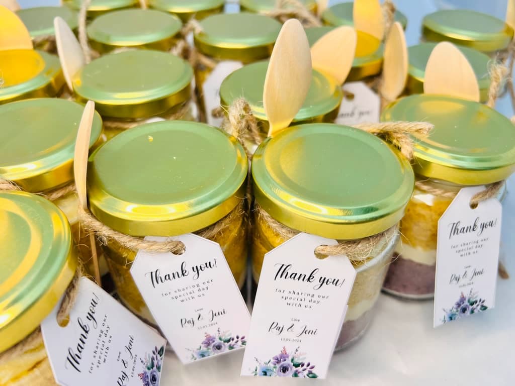Elegant Wedding Jar Cake — image 3