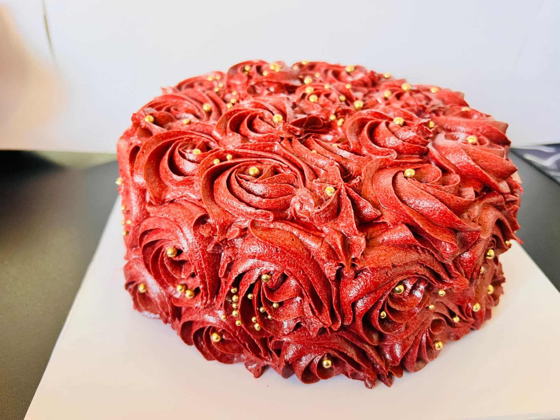 Red Rose Swirl Cake — image 3