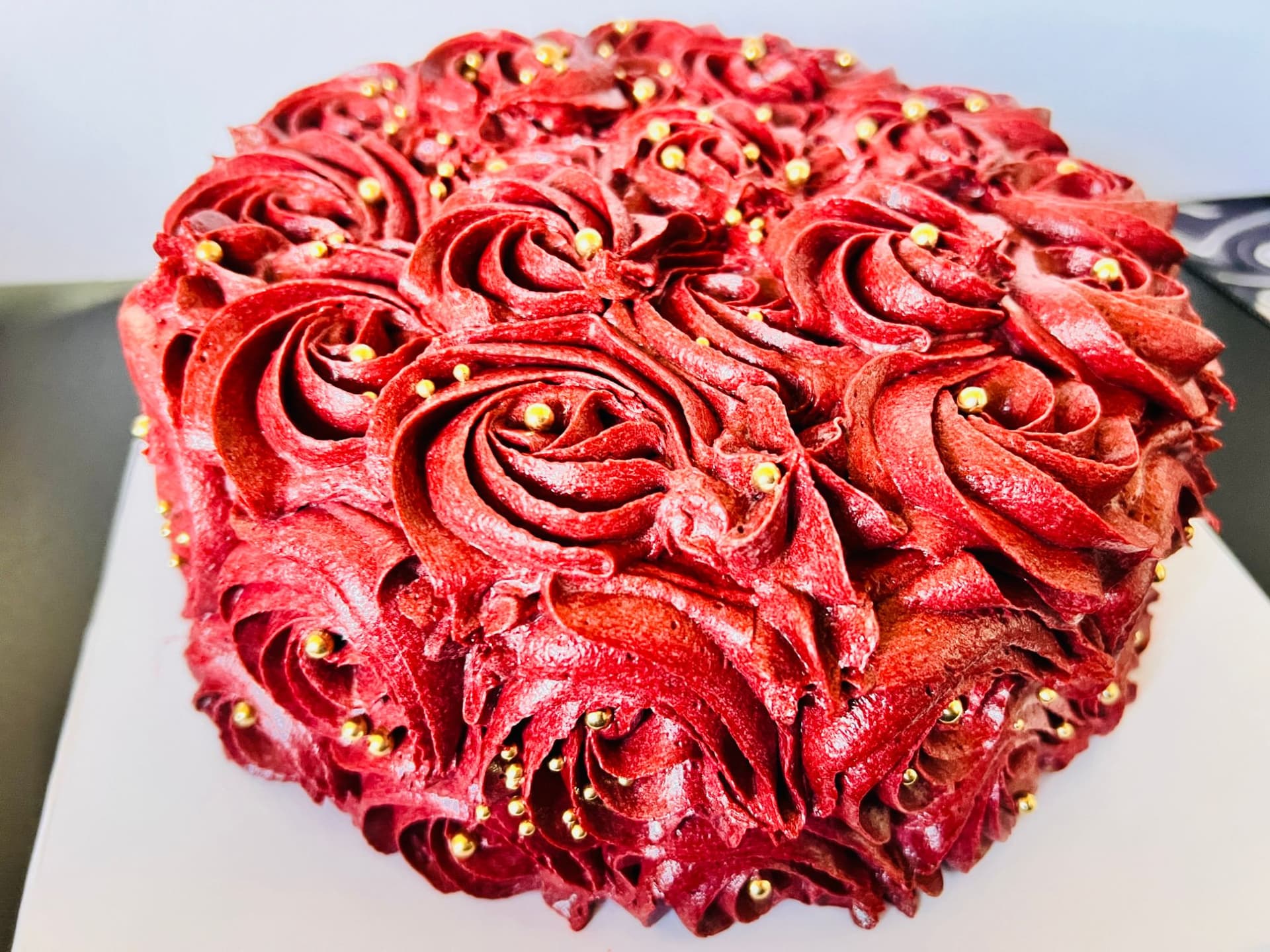 Red Rose Swirl Cake